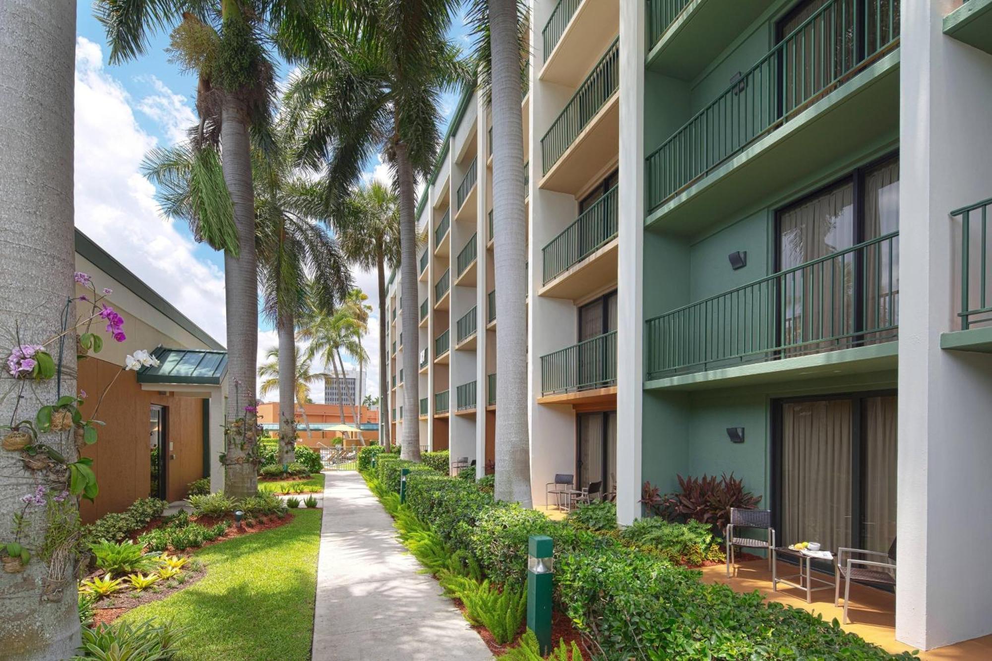 Courtyard By Marriott Fort Lauderdale East / Lauderdale-By-The-Sea Esterno foto